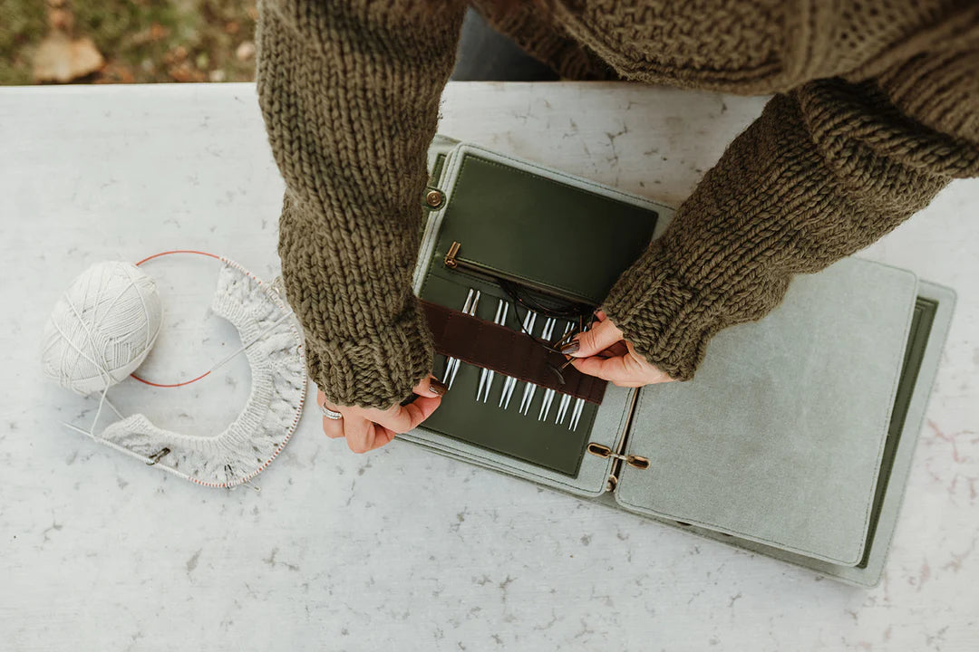 Della Q Maker's Hook & Needle Notebook