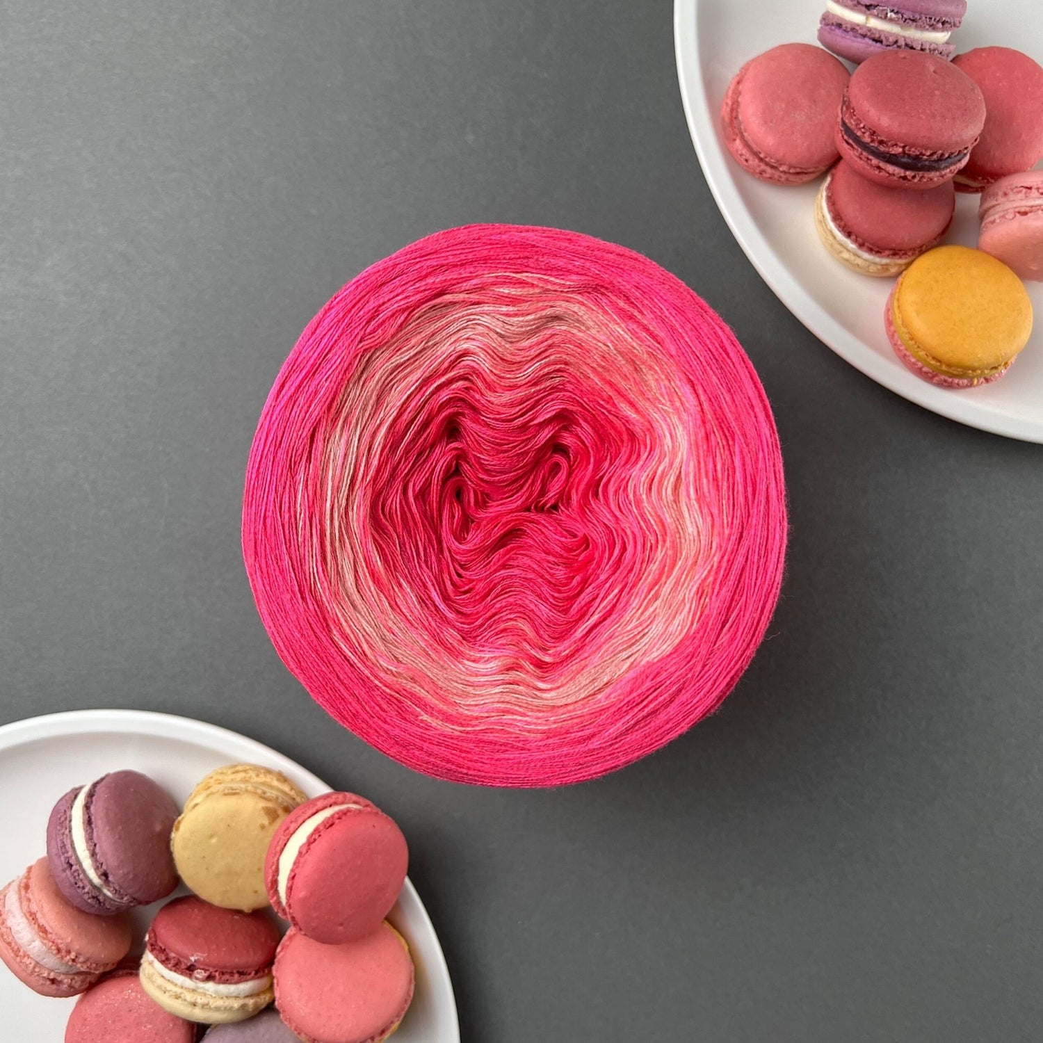 Lola Macarons Raspberry