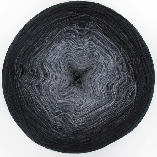 Lola Giant Darkness